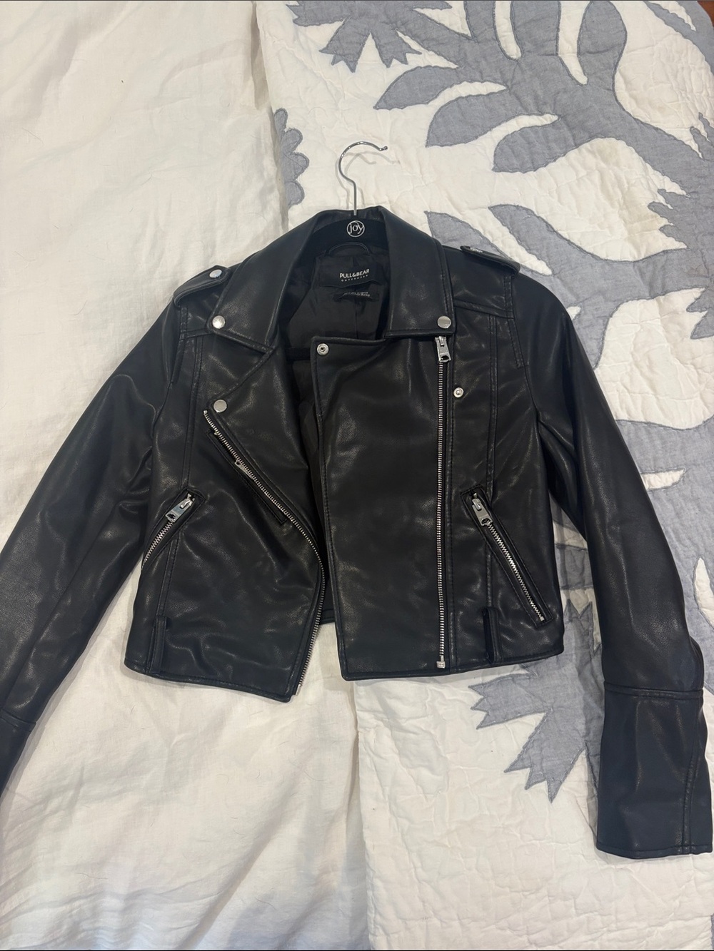 Pull&Bear Black Faux Leather Cropped Biker Jacket with Silver Hardware